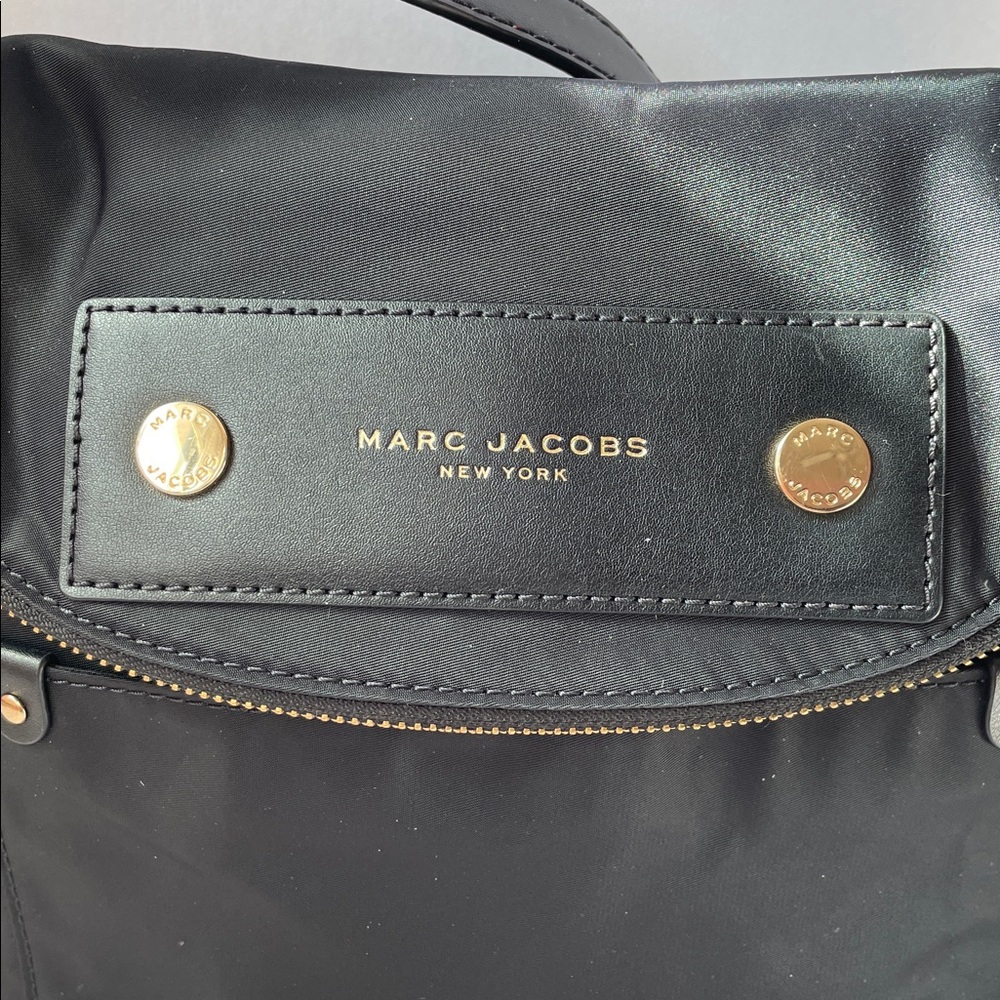 Marc Jacobs Elegant Preppy Black Nylon Crossbody Messenger Bag. - Picture 2 of 9